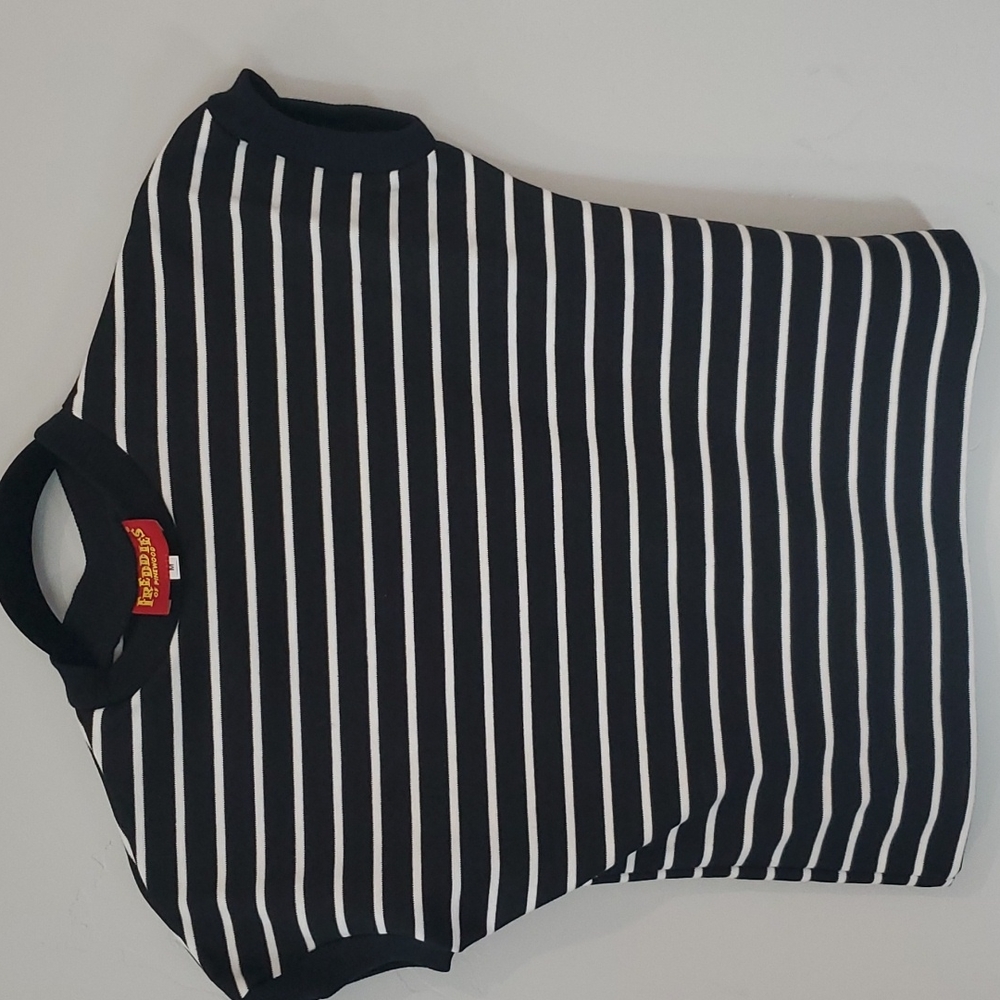 Freddie's of pinewood top medium nwot